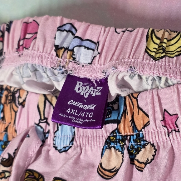 Cakeworthy x Bratz Pink AOP Cropped Pajama Shorts Size 4XL - Picture 5 of 7